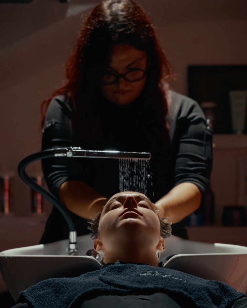 Rituale Hair SPA Didier con cliente durante il lavaggio relax